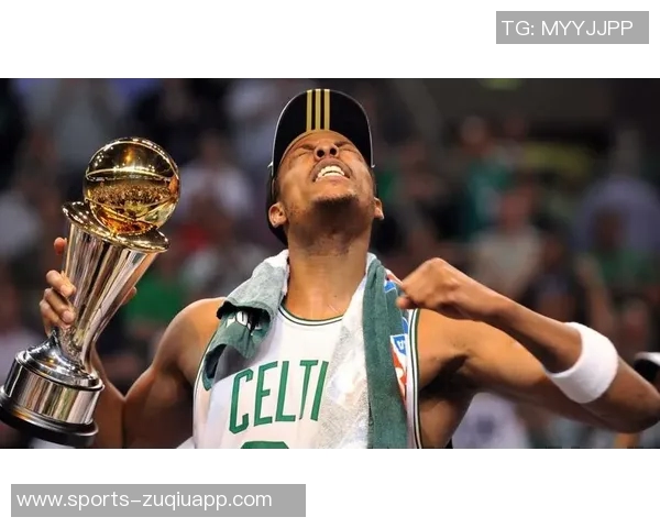 女主持调侃皮尔斯网友热议扑倒事件皮尔斯回应我们是搭档我有女友 女主持调侃皮尔斯网友热议扑倒事件皮尔斯回应我们是搭档我有女友