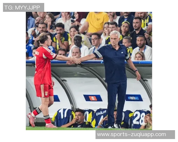 穆里尼奥执教生涯中的意外转折本菲卡前锋本欲加盟却转投费内巴切