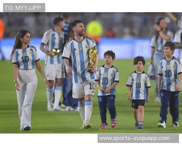 安东内拉庆祝儿子蒂亚戈13岁生日,社交媒体分享温馨照片感动满满 安东内拉庆祝儿子蒂亚戈13岁生日,社交媒体分享温馨照片感动满满